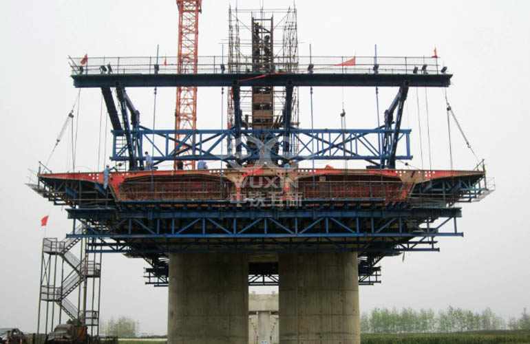 Giàn giáo di động (giá treo vượt)