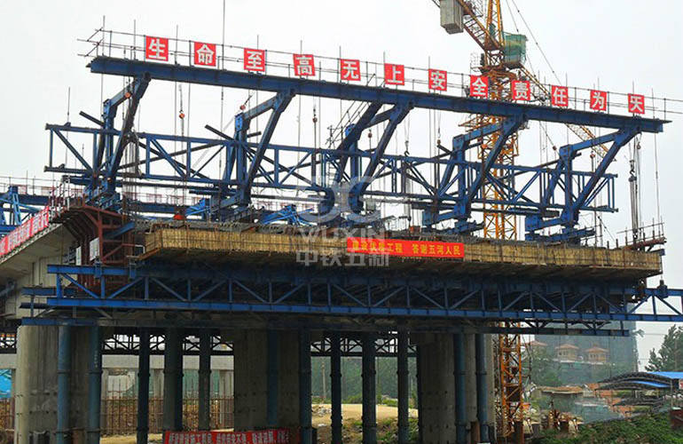 Giàn giáo di động (giá treo vượt)