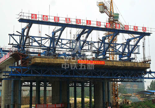 Giàn giáo di động (giá treo vượt)