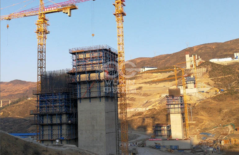 Ván khuôn leo thủy lực